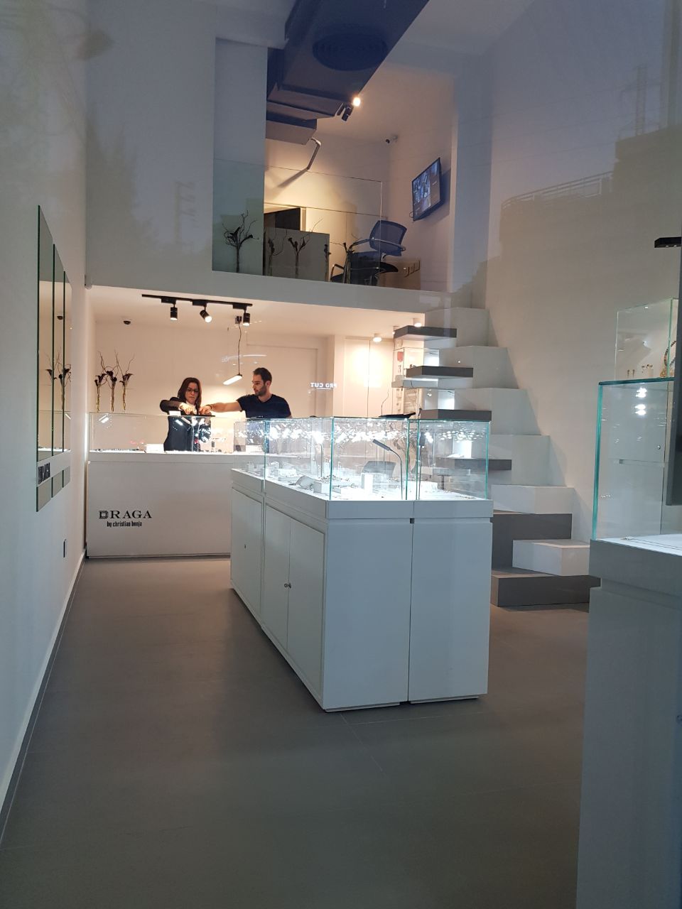 DRAGA jewelry shop 